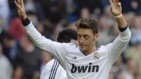 2. Mesut Ozil - Kreator terbaik usai tampil gemilang membawa Jerman berada di posisi ketiga di Piala Dunia 2010. raihan tersebut membuat klub besar eropa ingin mendapatkan anda tangan kontrak dari Ozil. (AFP/Dani Pozo)