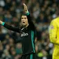 Pemain Real Madrid, Cristiano Ronaldo bereaksi selama pertandingan keempat Grup H Liga Champions melawan Tottenham Hotspur di Stadion Wembley, Rabu (1/11). Tottenham Hotspur melangkah ke babak 16 besar setelah menang 3-1. (AP/Tim Ireland)