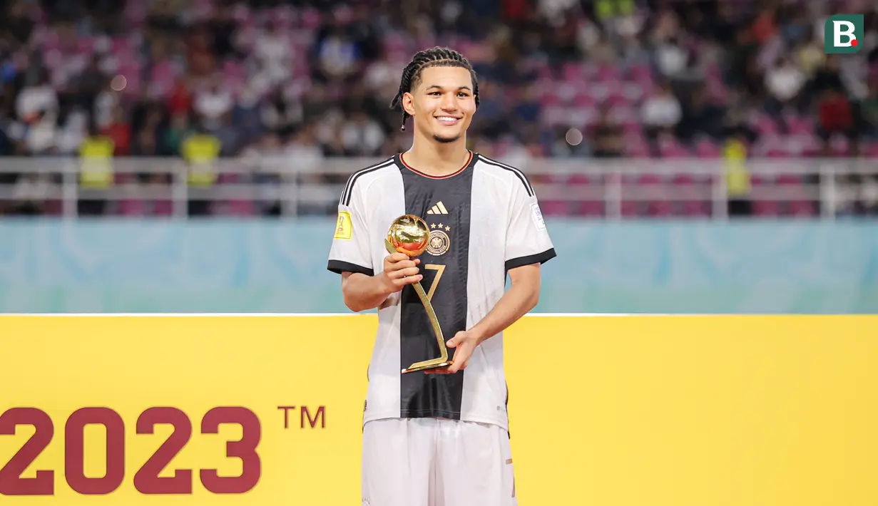 <p>Penyerang Timnas Jerman U-17, Paris Brunner, mendapatkan penghargaan Golden Ball setelah menjadi Pemain Terbaik pada ajang Piala Dunia U-17 2023. (Bola.com/Bagaskara Lazuardi)</p>