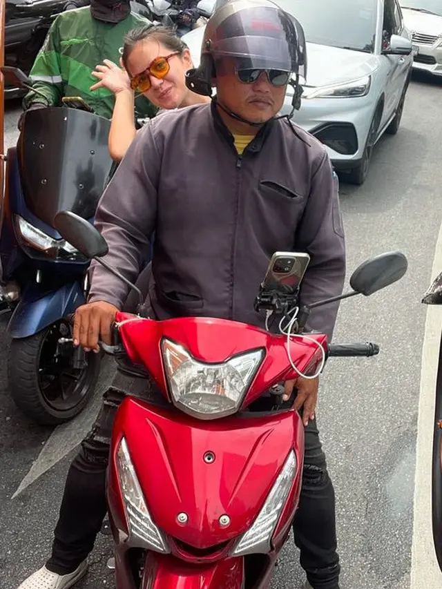 Gaya Marsha Aruan Liburan di Thailand.