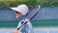 Outfit Olahraga Tenis ala Syahrini, Anggun dan Sporty