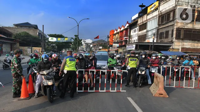 Penyekatan PPKM di Ciputat