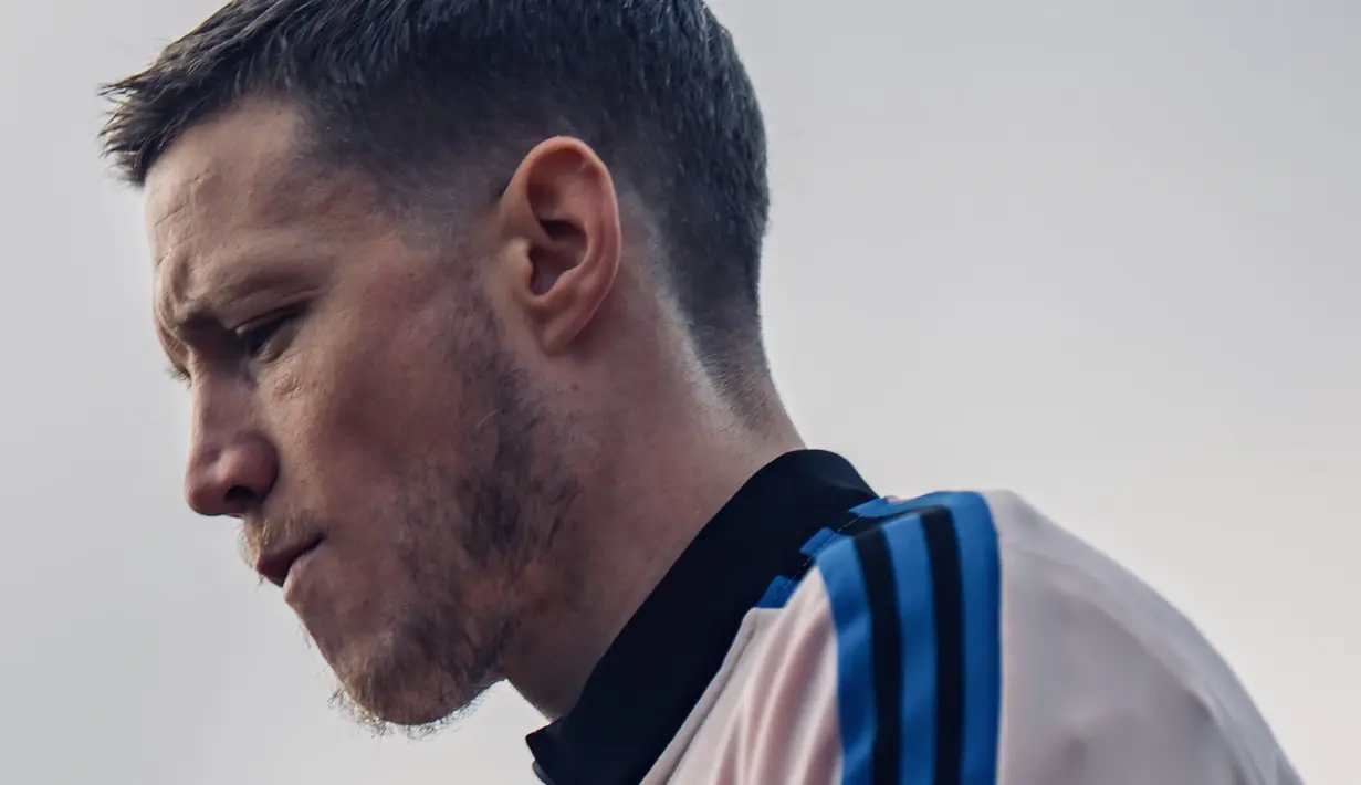 Pemain pinjaman baru Manchester United, Wout Weghorst menjalani latihan perdana bersama para penggawa Setan Merah di Carrington, Manchetser, Inggris pada Senin (16/01/2023) waktu setempat. (Twitter/@ManUtd)