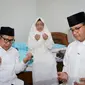 Pasangan Bacapres Anies Baswedan dan Bacawapres Muhaimin Iskandar (Cak Imin) bertemu Nyai Muhassonah Hasbullah, ibunda dari Cak Imin saat berkunjung di kompleks Pondok Pesantren (Ponpes) Mamba'ul Ma'arif Denanyar, Jombang, Jawa Timur, Jumat (29/9/2023). (Dok. Tim PKB)