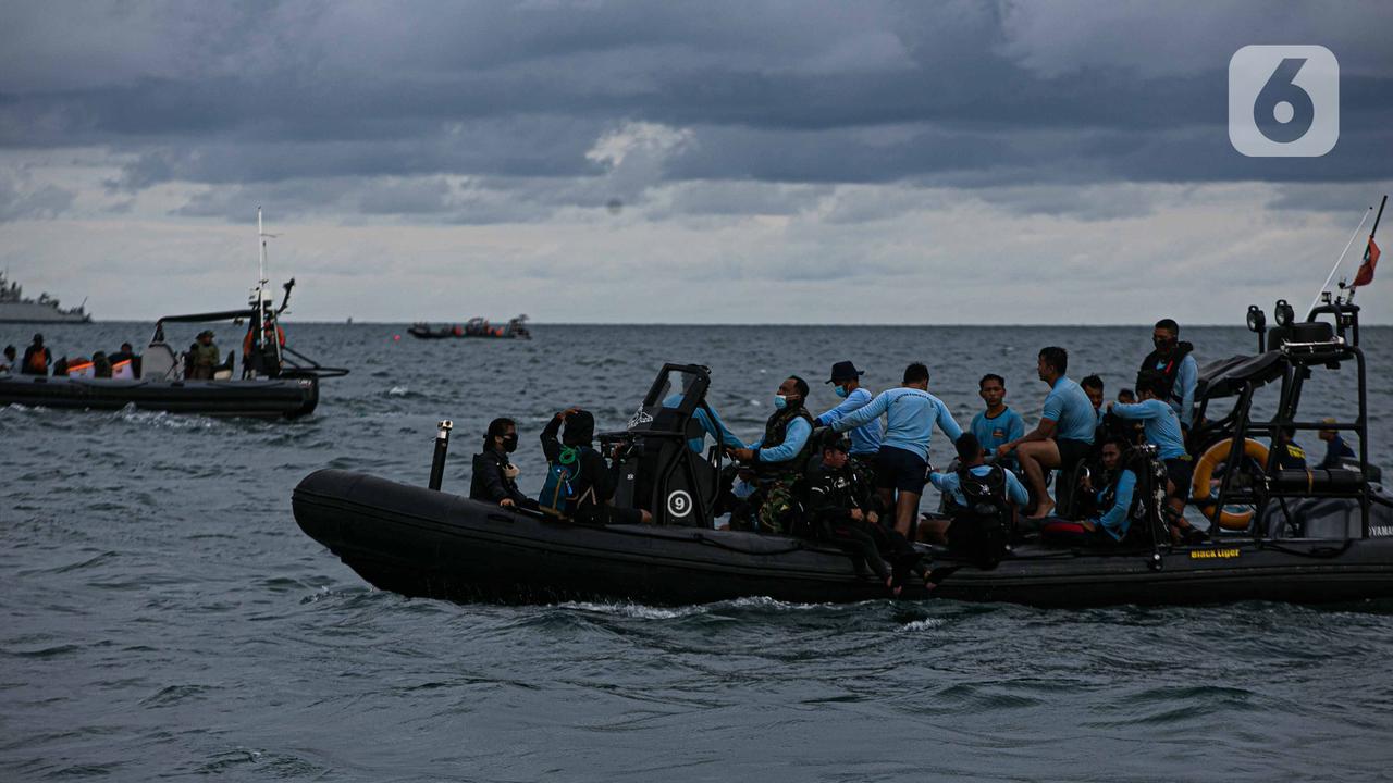 Awan Gelap Selimuti Pencarian Sriwijaya Air SJ 182 di Hari Keempat