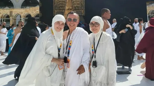 Potret 6 Pedangdut Saat Jalani Umrah, Lesti Kejora Menangis di Depan Kakbah