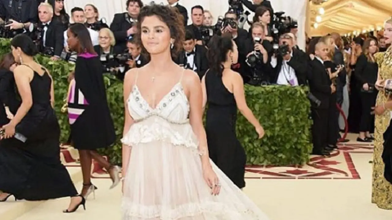Selena Gomez dan Letitia Wright di Met Gala 2018 dalam Balutan Coach