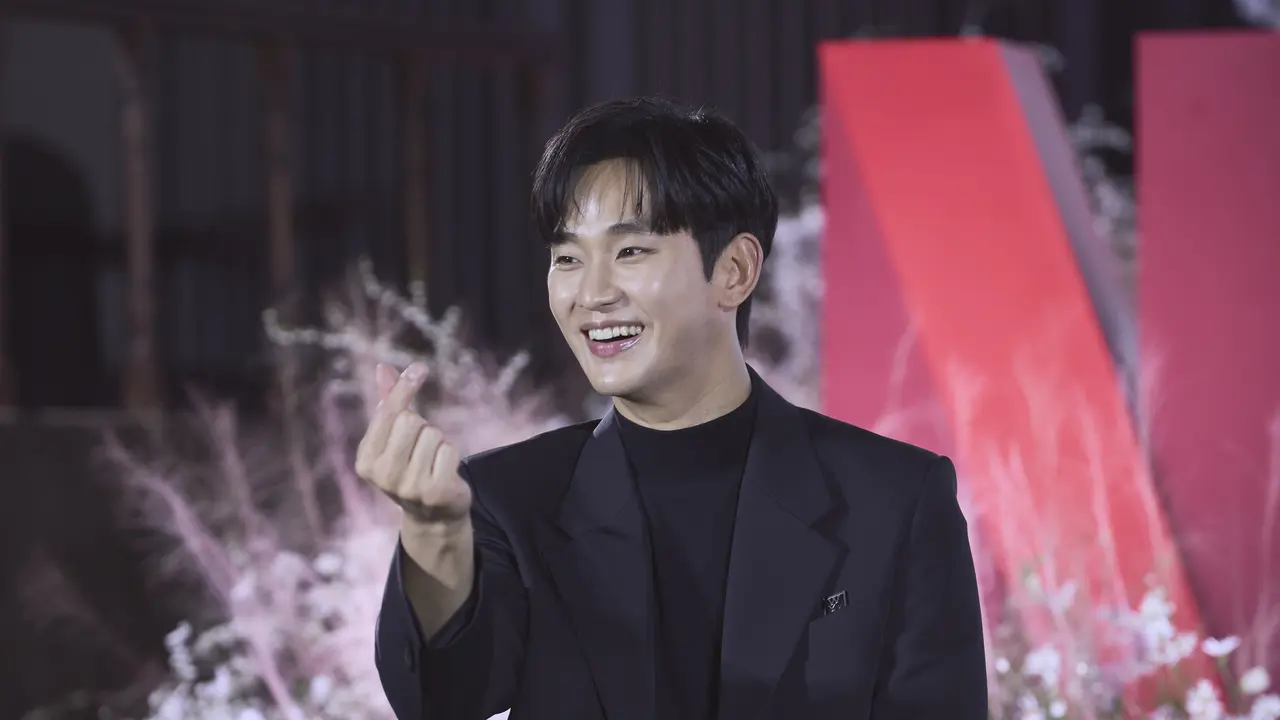 Kim Soo Hyun dalam konferensi pers drakor Queen of Tears. (Foto: dok. Netflix)
