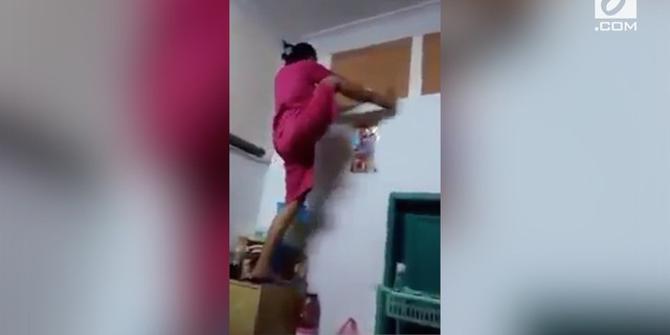 VIDEO: Terciduk, Aksi Pembantu Mencuri di Kamar Majikan