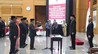 Plt Gubernur Lantik 7 Anggota KIP Aceh (Liputan6.com/Putu Merta)