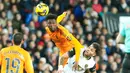 Berkat hasil ini, Real Madrid dengan poin 43 berhak naik ke puncak klasemen menggusur Atletico Madrid. El Real kini unggul dua poin. Namun, Atletico masih menyimpan satu tabungan laga. (AP Photo/Alberto Saiz)