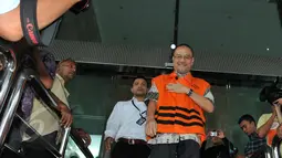 Rizal Abdullah keluar dari Gedung Komisi Pemberantasan Korupsi (KPK) usai di periksa, Jakarta, Rabu (27/5/2015). Rizal diperiksa sebagai tersangka kasus Wisma Atlet SEA Games Palembang tahun 2010-2011. (Liputan6.com/Andrian M Tunay)