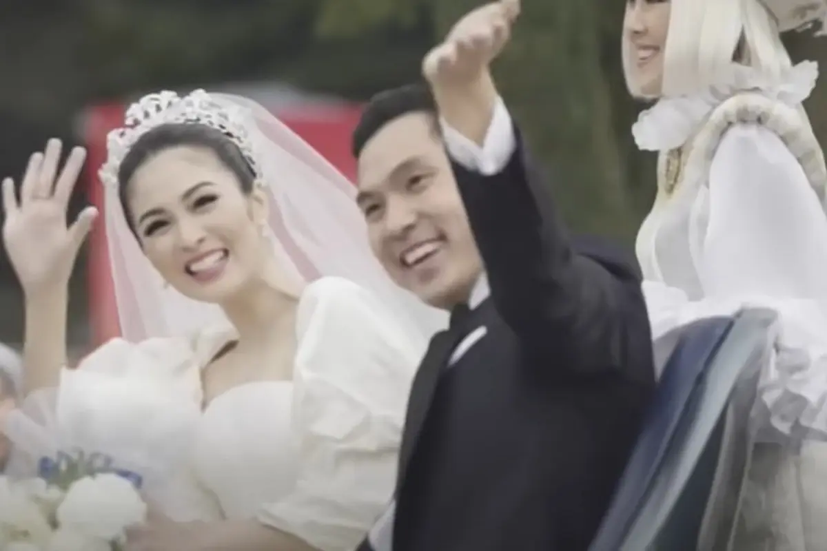 Potret pernikahan Sandra Dewi dan Harvey Moeis (Sumber: YouTube/bridestory)