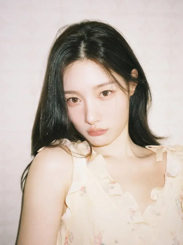 Jung Chaeyeon, Seimbang Feminin-Tegas