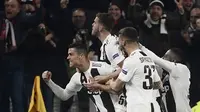 Selebrasi Cristiano Ronaldo pada laga kedua, babak 16 besar Liga Champions yang berlangsung di Stadion Allianz, Turin, Rabu (13/3). Juventus menang 3-0 atas Atl Madrid. (AFP/Filippo Monteforte)