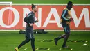 Pemain Juventus Christiano Ronaldo (kiri) berlatih bersama rekan setimnya di Turin, Italia, Selasa (25/2/2020). Juventus akan bertandang ke markas Lyon untuk pertandingan leg pertama babak 16 besar Liga Champions, Kamis (27/2/2020) dinihari WIB. (MARCO BERTORELLO/AFP)