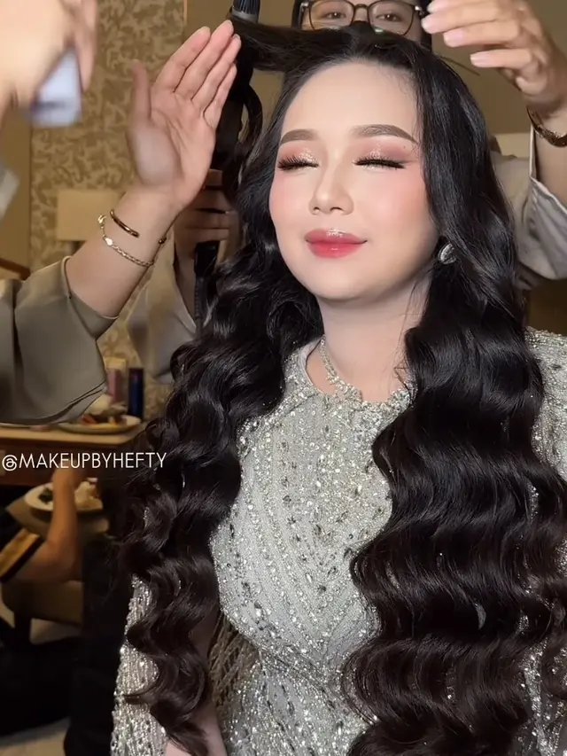 Sisca Kohl bak Rapunzel Curi Perhatian di Pernikahan Adik Iparnya Jessica Jane.