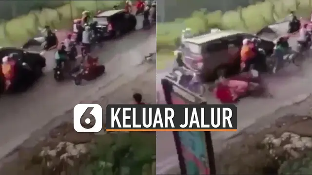 Pengendara motor modif terjungkal ke jalan dan pengendara motor yang keluar jalur langsung kabur.