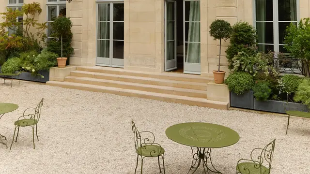 Taman Tersembunyi di Maison Vivier, Rumah Warisan Brand Sepatu Mewah Paris Roger Vivier. Dok. Roger Vivier
