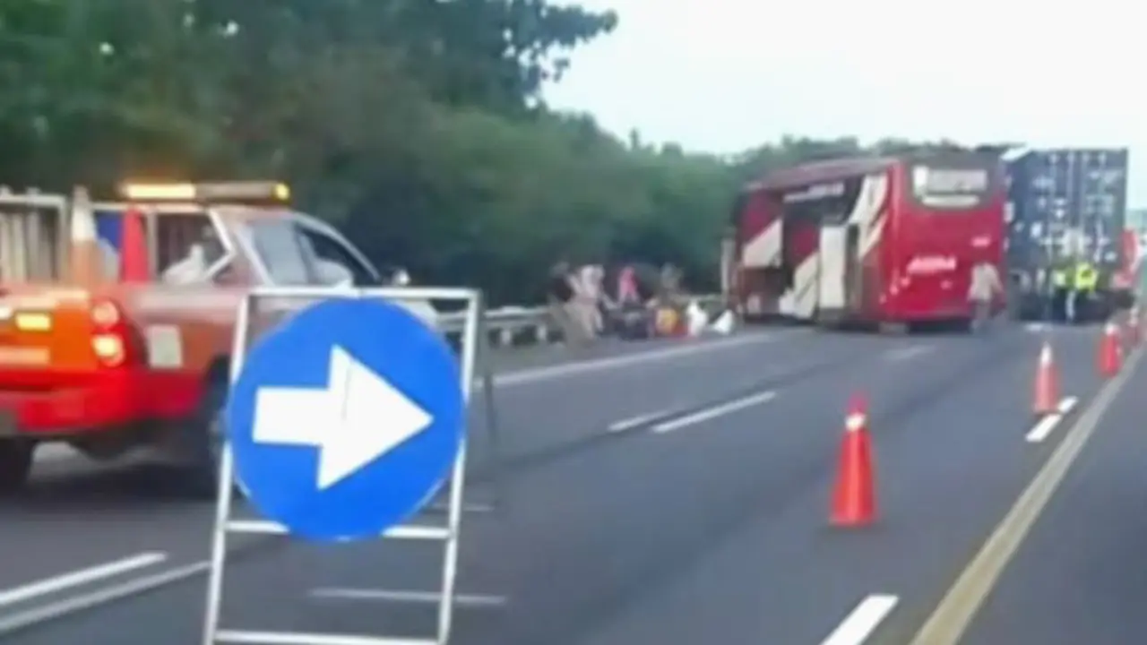Kecelakaan beruntun di Tol Cipali