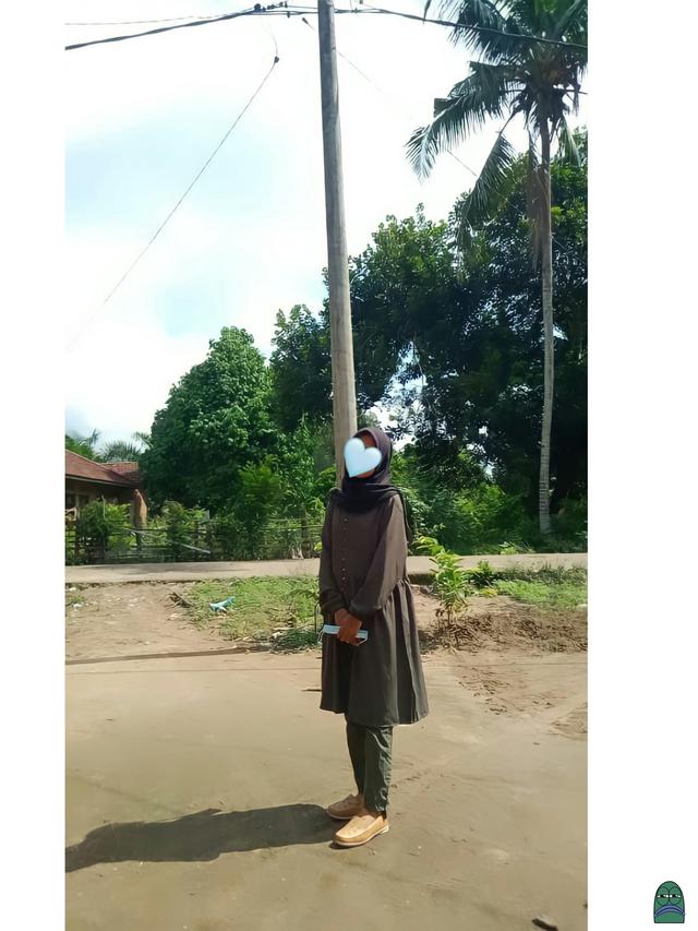 Wanita Ini Minta Latar Fotonya Diedit dengan Pohon Manggis, 7 Hasilnya Bikin Geleng Kepala