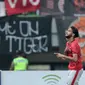 Pemain Persija Jakarta, William Pacheco merayakan gol saat melawan Perseru Serui pada lanjutan Liga 1 2017 di Stadion Patriot Bekasi, Selasa (19/9/2017).  (Bola.com/Nicklas Hanoatubun)