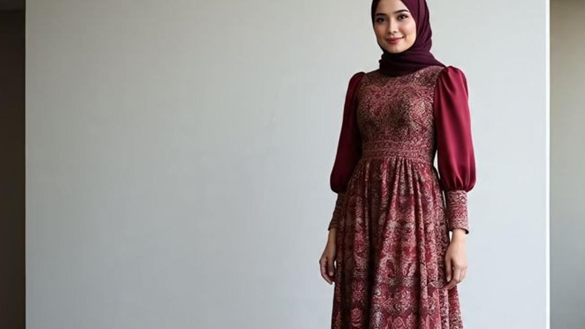 8 Model Long Dress Brokat Kombinasi Batik Modern Lengan Bishop, Referensi OOTD Cantik Rayakan HUT RI