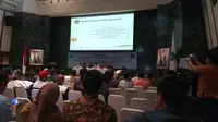 Menhub Budi Karya menyampaikan Presiden Jokowi terkait keberadaan transportasi online dan konvensional, Minggu (26/3/2017). (Liputan6.com/Nafiysul Qodar)