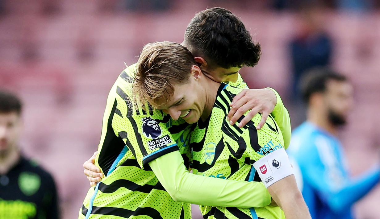Kai Havertz sukses mencetak gol penalti berkat kesempatan yang diberikan sang kapten Arsenal Martin Odegaard. (AFP/Adrian Dennis)