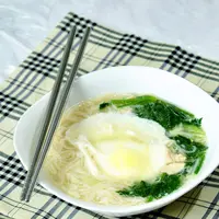 Ilustrasi bihun kuah sedap./Copyright shutterstock.com/g/VICTOR%2BAS