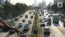 Kendaraan melintasi jalan tol di Jakarta, Kamis (27/8/2020). Gubernur DKI Jakarta Anies Baswedan mengusulkan agar Tol Dalam Kota dapat dilintasi oleh pengendara sepeda jenis road bike karena banyak masyarakat yang berolahraga dan menjadikan sepeda sebagai gaya hidup. (Liputan6.com/Immanuel Antonius)