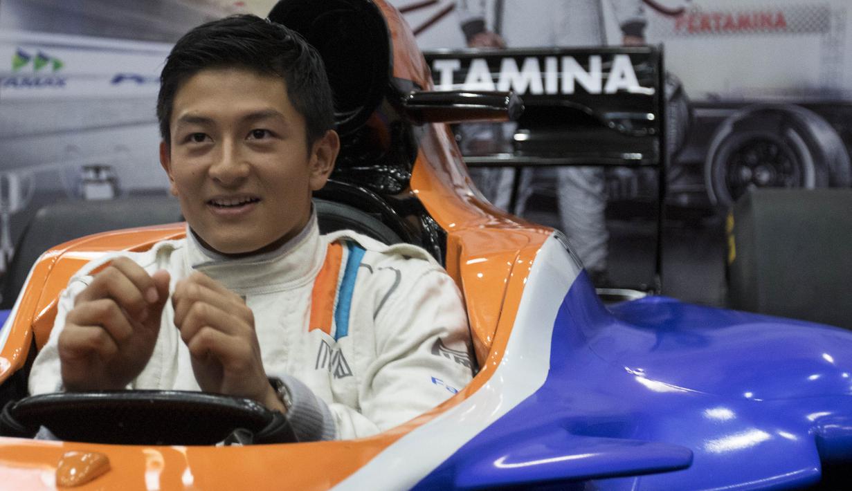 Rio Haryanto akan mencatatkan dirinya dalam sejarah sebagai orang Indonesia pertama yang turun pada ajang F1. (Bola.com/Vitalis Yogi Trisna)