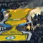 Aksi suporter Inter Milan dalam laga melawan Sampdoria dalam lanjutan Serie A Italia di Stadion Giuseppe Meazza, Milan, Minggu (21/2/2016). (AFP/Giuseppe Cacace)