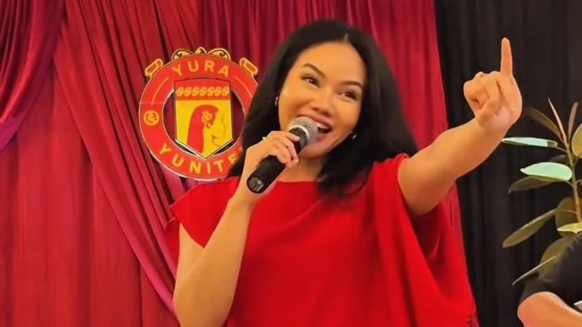 Anggun Kenakan Outfit Merah, 5 Potret Yura Yunita Buka Puasa Bersama Penggemar