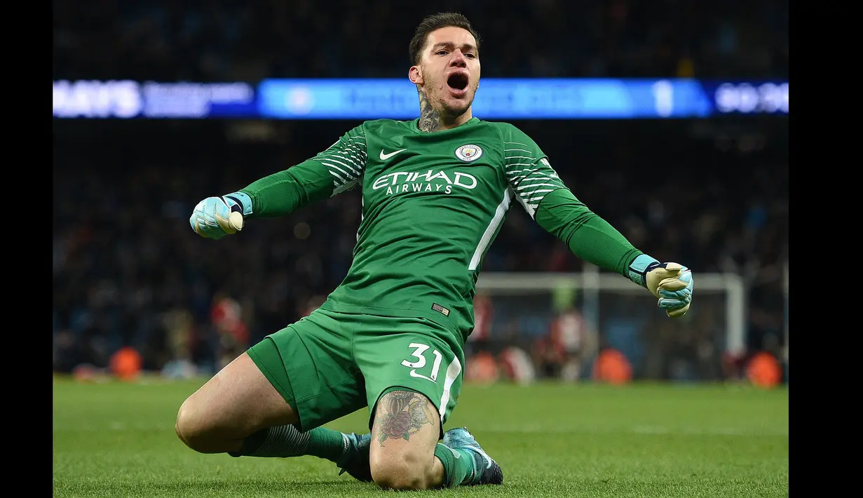 Ederson Moraes menjadi andalan Manchester City sejak 2017 lalu dengan membantu klub memenangkan tiga gelar Liga Inggris dalam empat musim terakhir.Musim ini, ia juga mampu tampil cemerlang dengan mencatat 18 clean sheet dalam 31 penampilannya di Liga Inggris. (AFP/Oli Scarff)