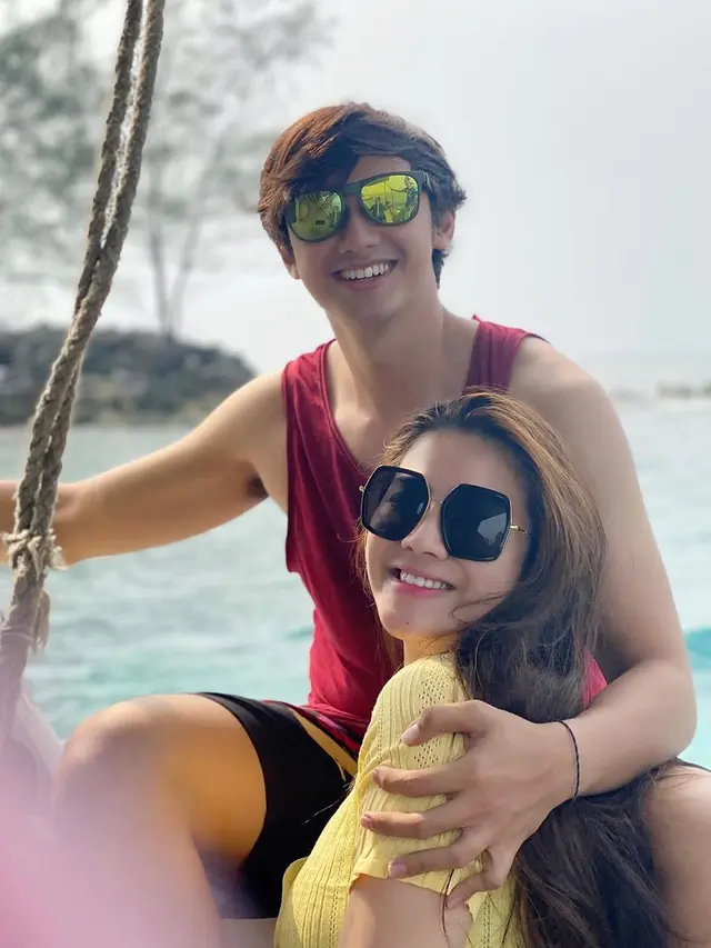 6 Potret Liburan Caesar Hito dan Felicya Angelista di Pulau Ponco, Seru Banget