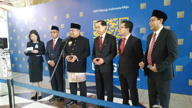 Bank Indonesia (BI) meluncurkan QR Code Indonesia Standard alias QRIS. Peluncuran ini dihadiri langsung oleh Gubernur BI Perry Warjiyo di kompleks BI, Sabtu (17/08/2019).