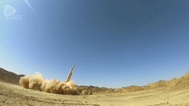 FOTO: Iran Luncurkan Rudal Baru yang Bisa Jangkau Israel