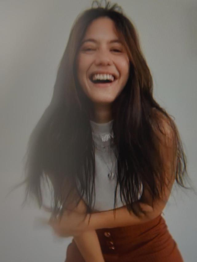 Belum Mandi Tetap Dipuji Cantik, Ini 6 Pemotretan Virtual Pevita Pearce