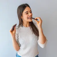 ilustrasi perempuan bahagia/Dragana Gordic/Shutterstock