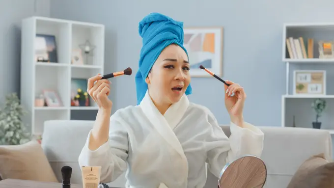 Makeup Tetap Fresh Meski Berkeringat, Ini Tips Aplikasinya dan Cara Touch-Up Cepat