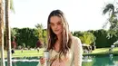 Alessandra Ambrosio menghadiri Coachella 2023 dibalut outfit dari Raisa Vanessa. Foto: Vogue.