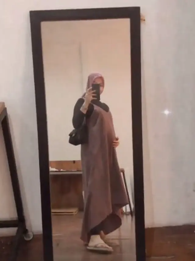 6 Potret Romantis Aldi Taher dan Sang Istri yang Kini Tengah Hamil