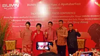 Ayu Dyah Pasha (kiri), Titiek Puspa, Handayani, Bagas Bawono, dan Palwoto di talkshow Peran Ibu Dalam Membentuk Karakter Bangsa di Ruang Auditorium Museum Nasional Indonesia, Jakarta. (Liputan6.com/Asnida Riani)