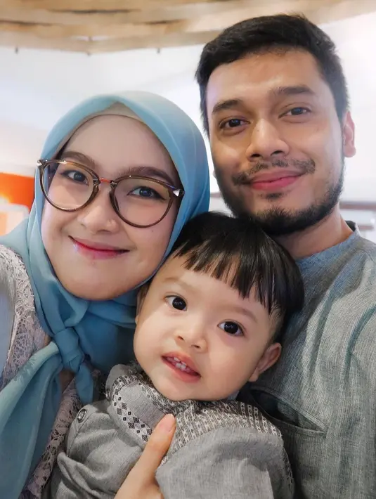 Usai melahirkan pada Maret 2021, istri Willy Alvian ini mulai mengurangi aktivitasnya di dunia hiburan Tanah Air. Pemilik nama lengkap Rida Andriana itu fokus mengurus buah hati pertamanya yang akrab siapa baby Keenan. (instagram/anariana27)