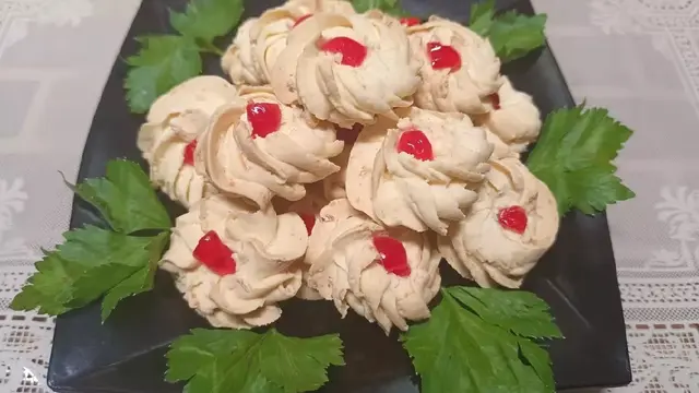 Resep kue sagu keju mawar sebagai sajian Natal. (dok. Cookpad @dapoerkuE)