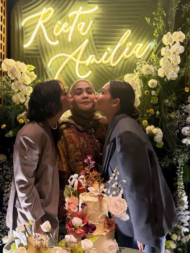 Nagita Slavina dan Caca Tengker saat Rayakan Ulang Tahun Ibunnya, Rieta Amilia ke-64.