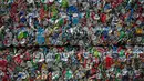 Foto menunjukkan tumpukan kaleng aluminium di Pabrik Daur Ulang di kota Corfu pada tanggal 15 Oktober 2025. (Angelos TZORTZINIS/AFP)