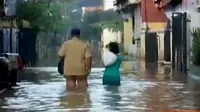 Kawasan Cipinang Melayu kembali terendam banjir. Sementara akibat meluapnya Sungai Citarum, banjir di Kabupaten Bandung, Jawa Barat meluas.