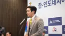 Dalam momen tersebut, Siwon juga tak lupa turut memberikan sambutan. Tampil dalam balutan jas lengkap dengan dasi, penampilan member Super Junior ini banjir pujian. (Liputan6.com/IG/@siwonchoi)